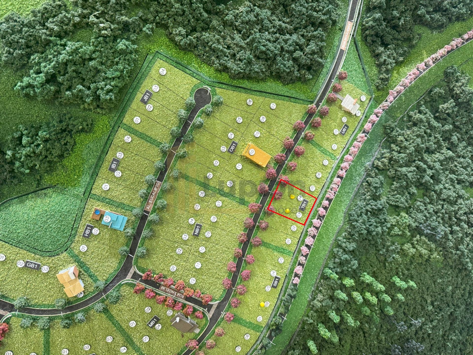 Terrenos à venda no Alphaville Paraná em Campo Largo com 1.447...