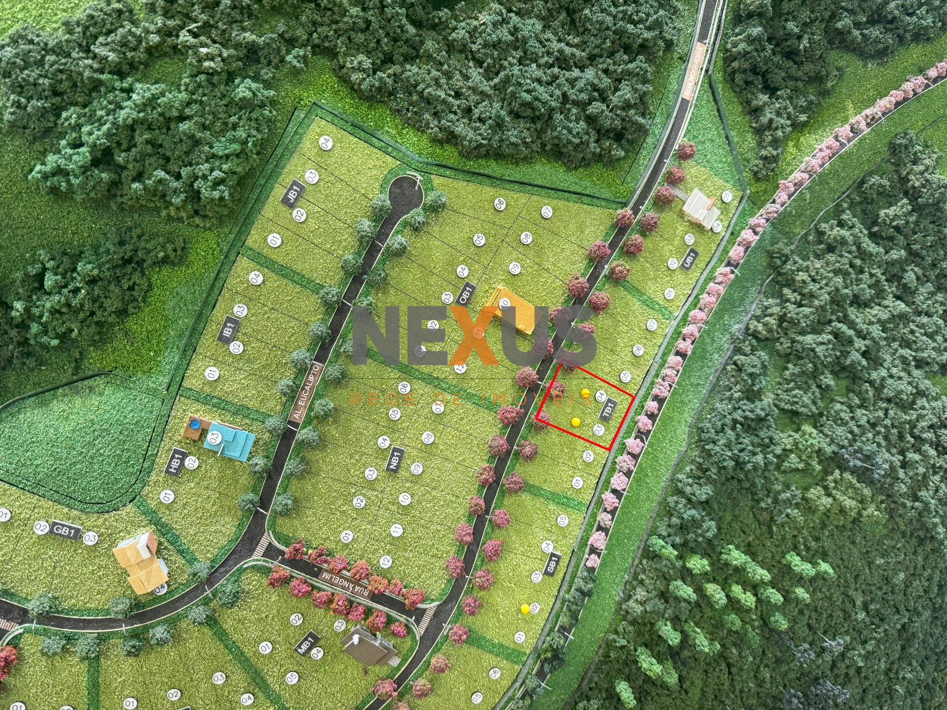 Terrenos à venda no Alphaville Paraná em Campo Largo com 1.447...
