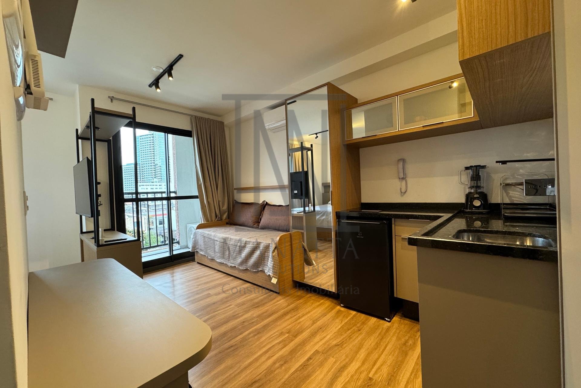 Apartamento Studio mobiliado e com sacada à venda no Centro - ...