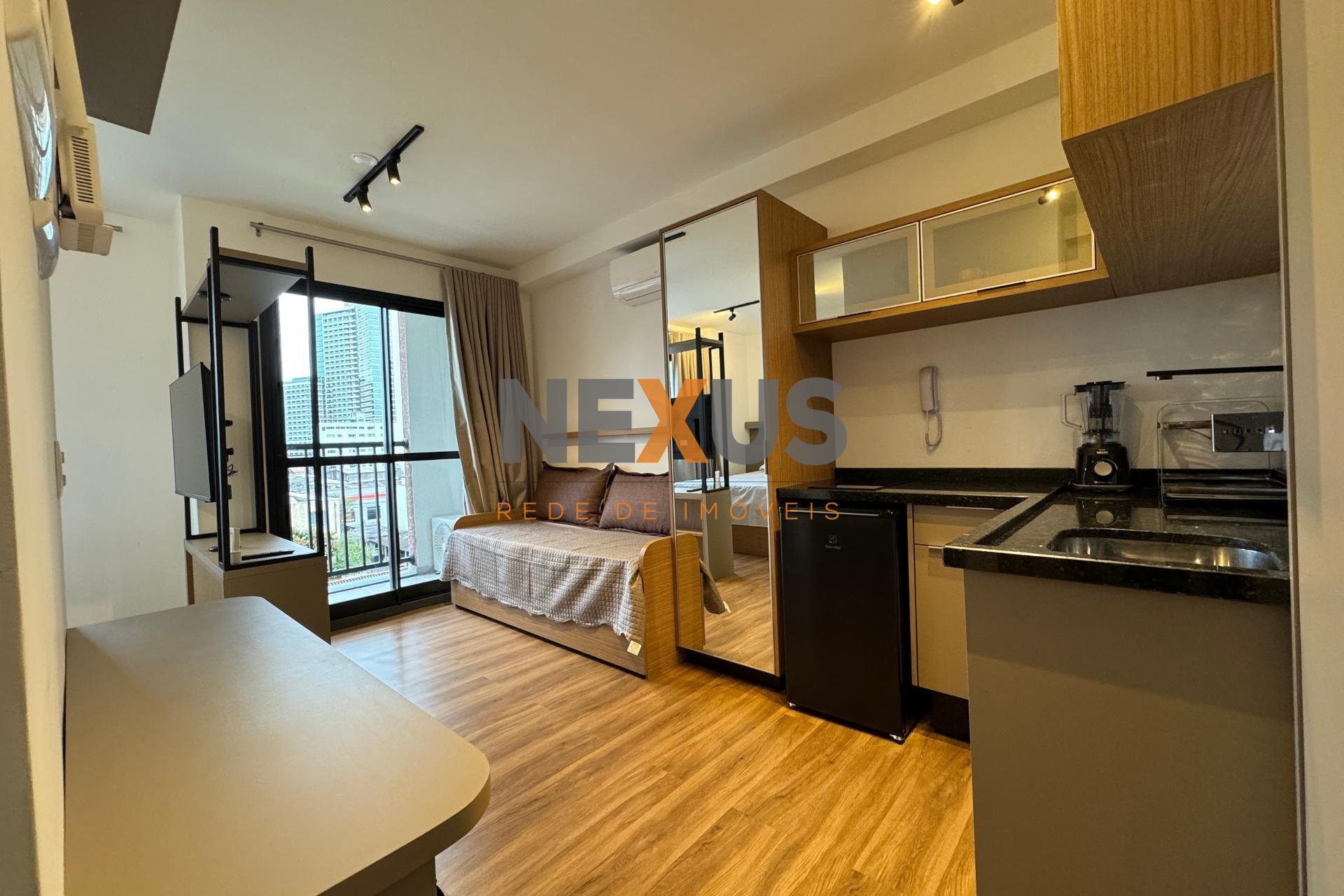 Apartamento Studio mobiliado e com sacada à venda no Centro - ...