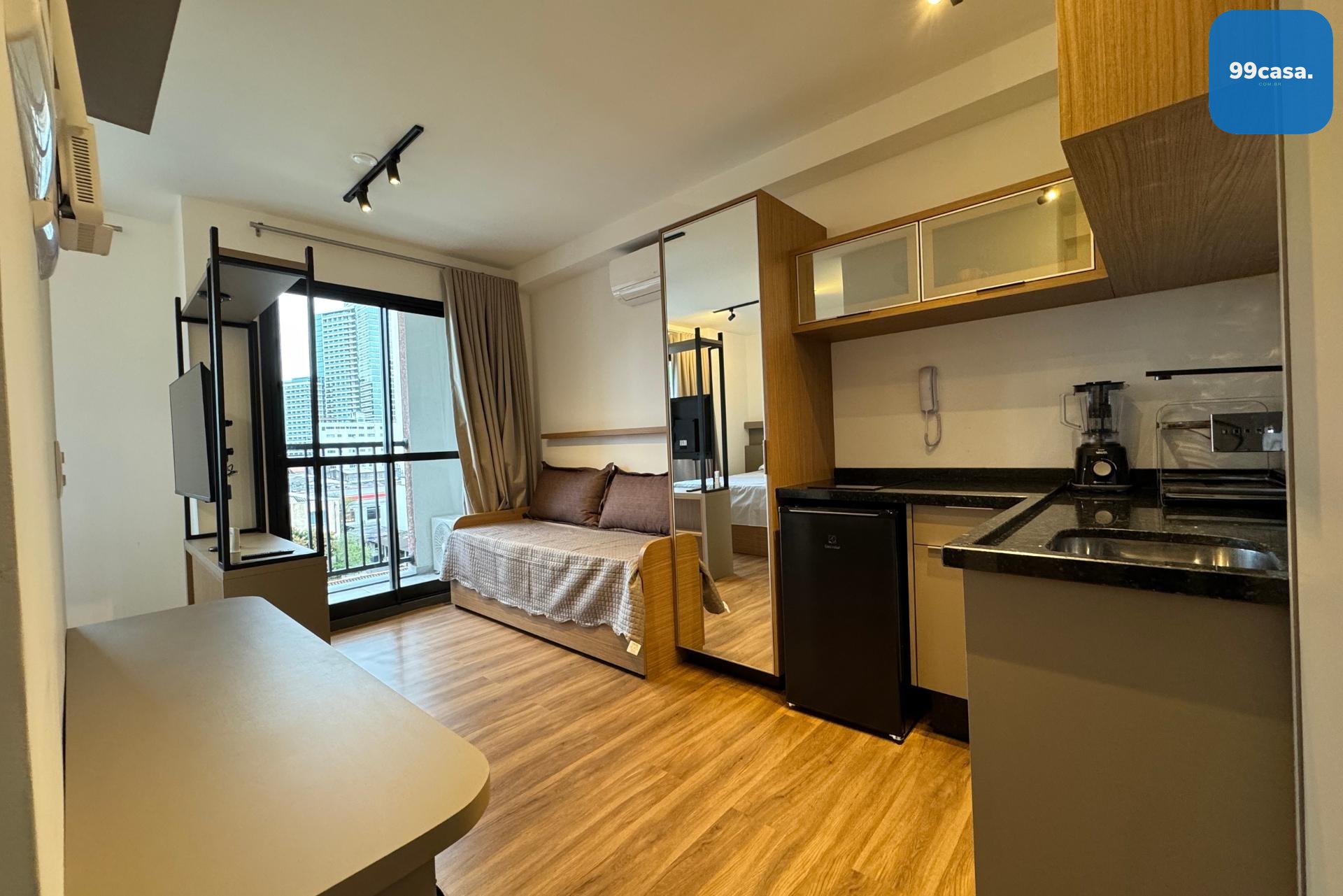 Apartamento Studio mobiliado e com sacada à venda no Centro - ...