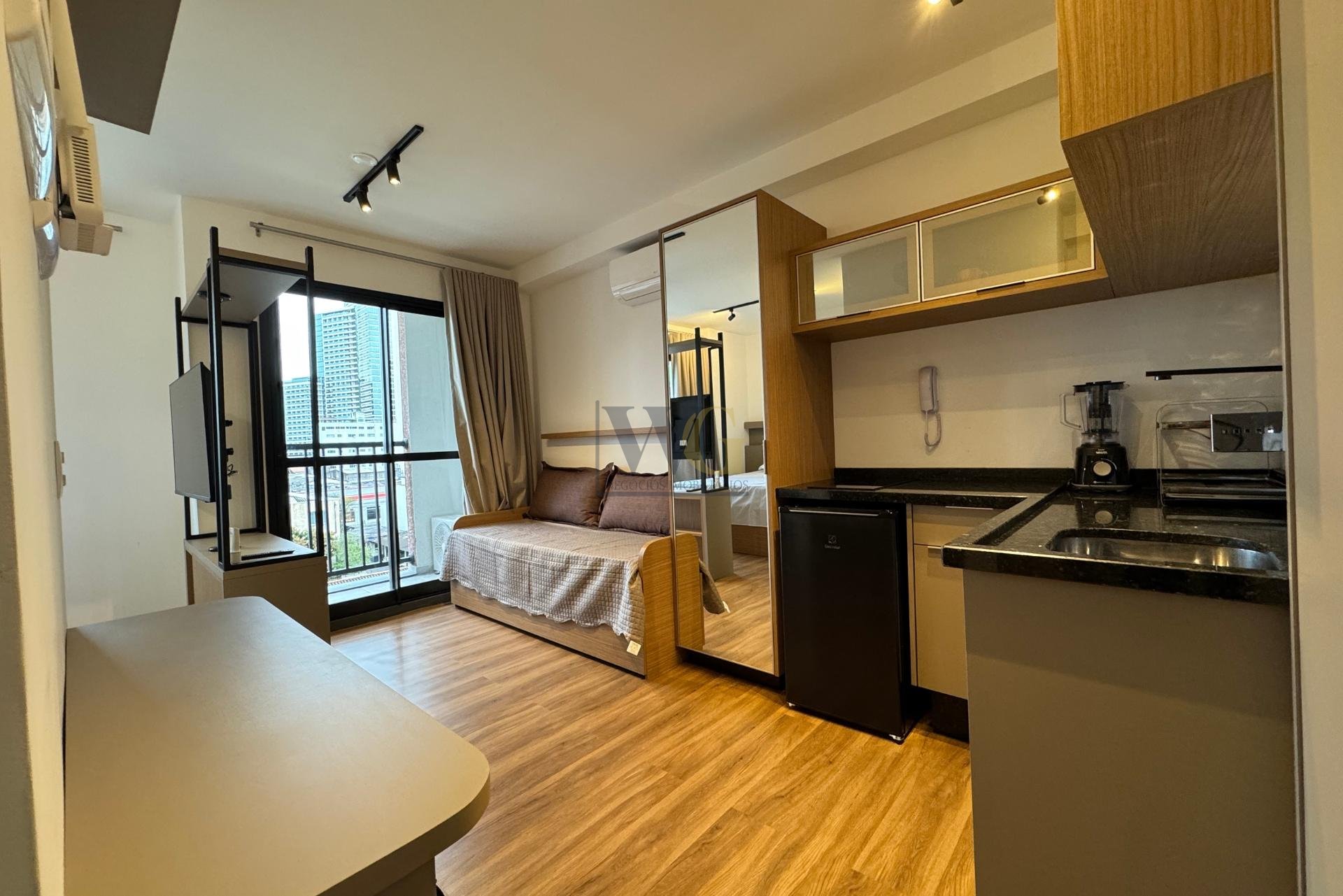 Apartamento Studio mobiliado e com sacada à venda no Centro - ...