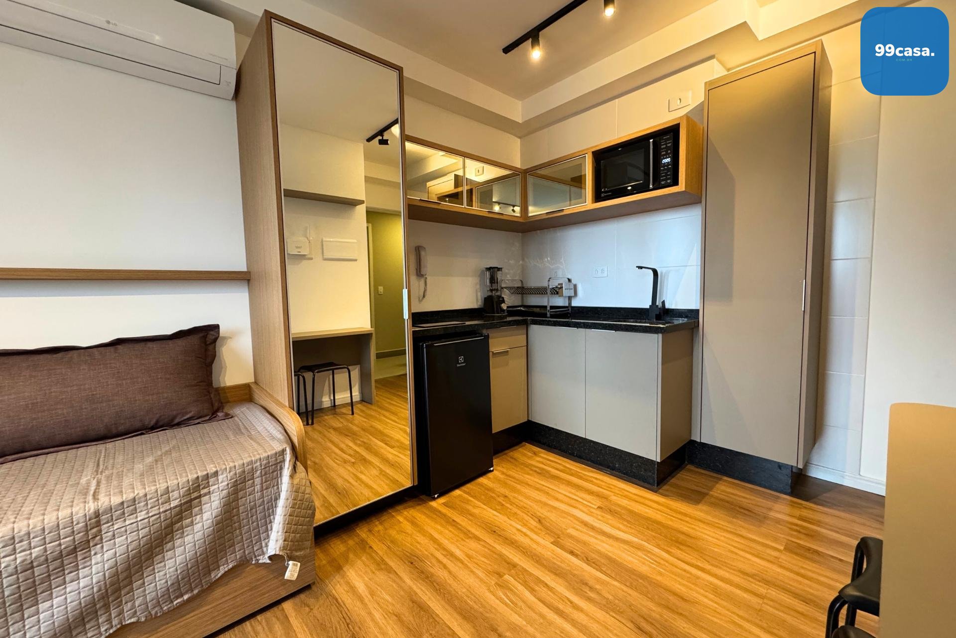 Apartamento Studio mobiliado e com sacada à venda no Centro - ...