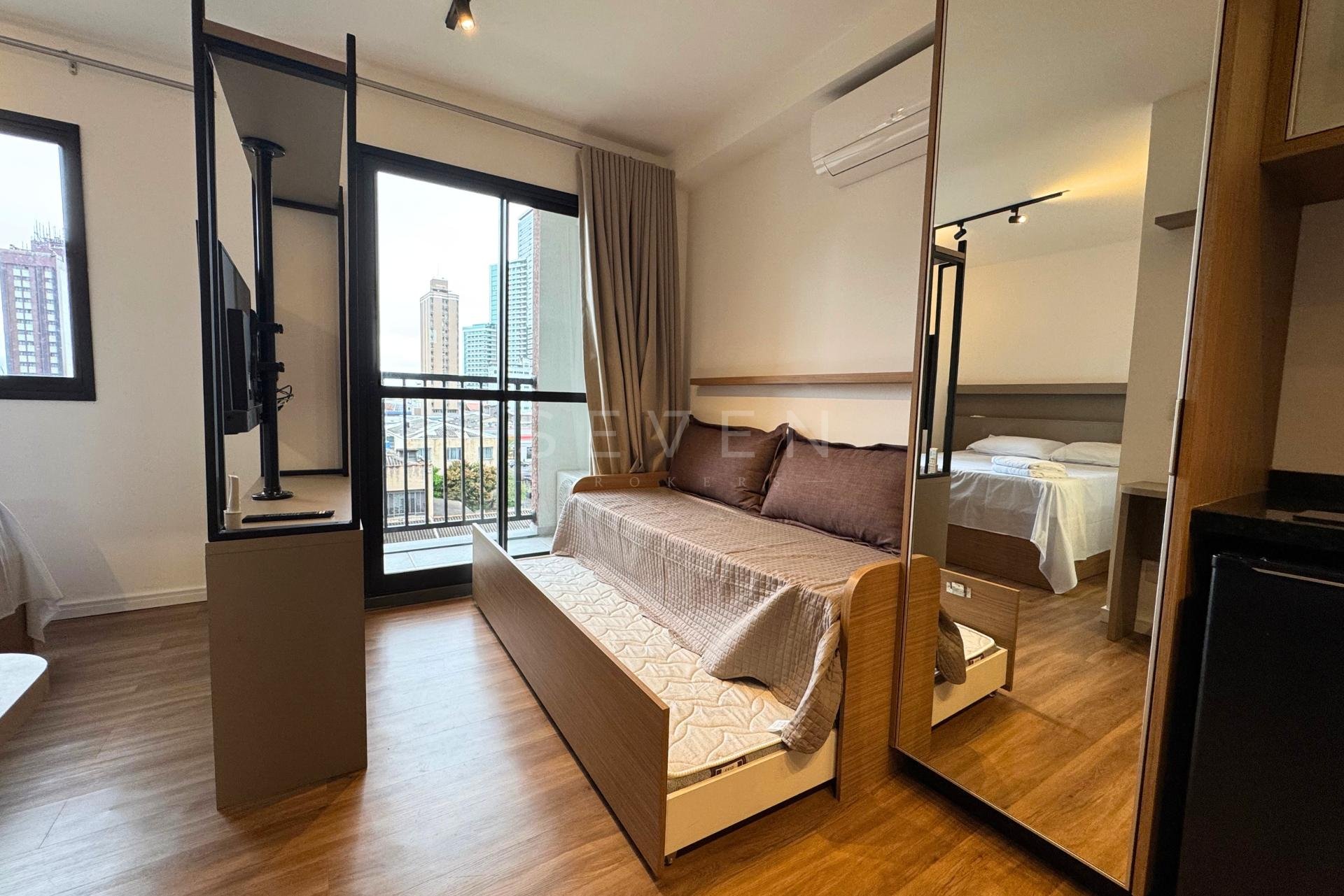 Apartamento Studio mobiliado e com sacada à venda no Centro - ...