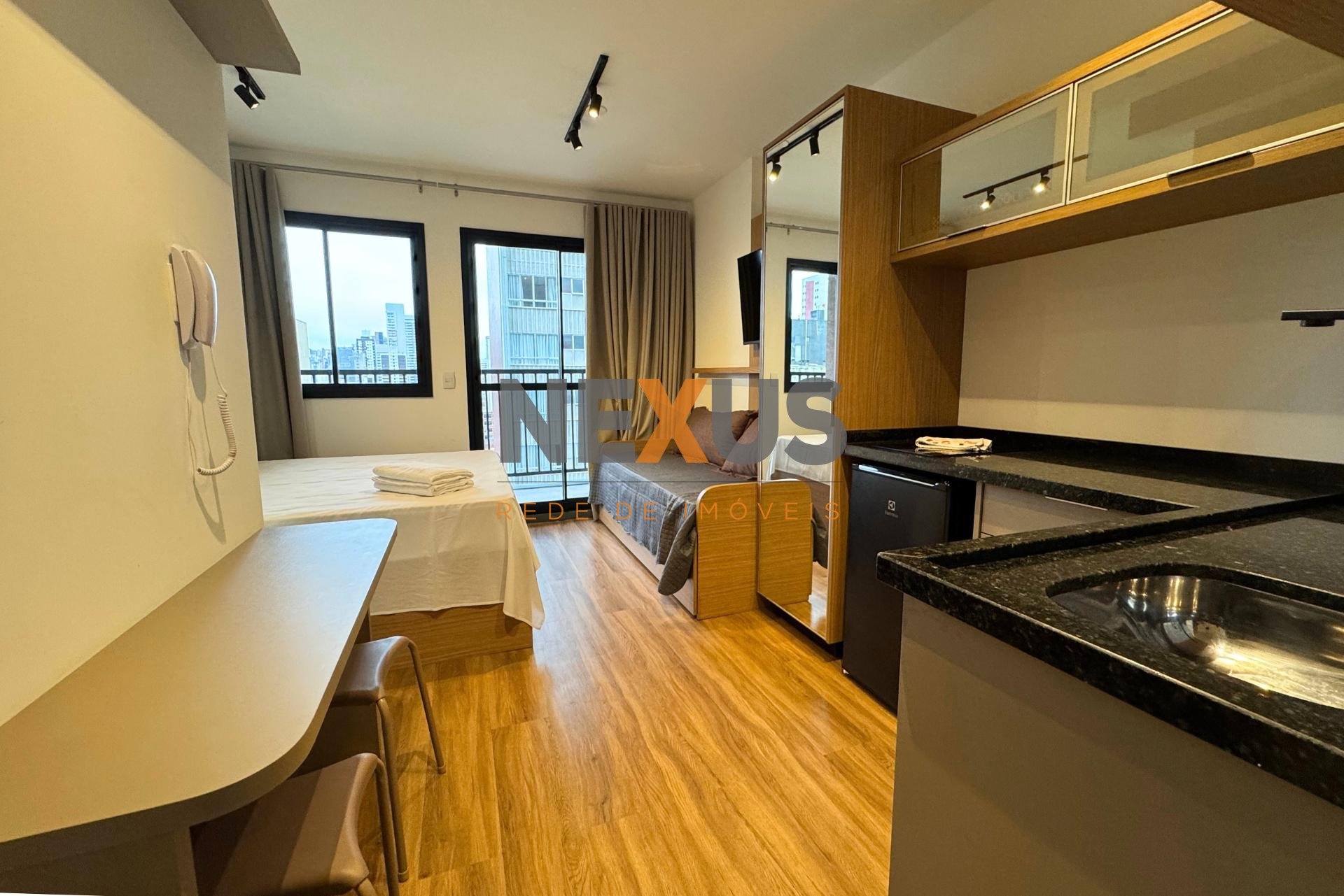 Apartamento Studio mobiliado e com sacada à venda no Centro - ...