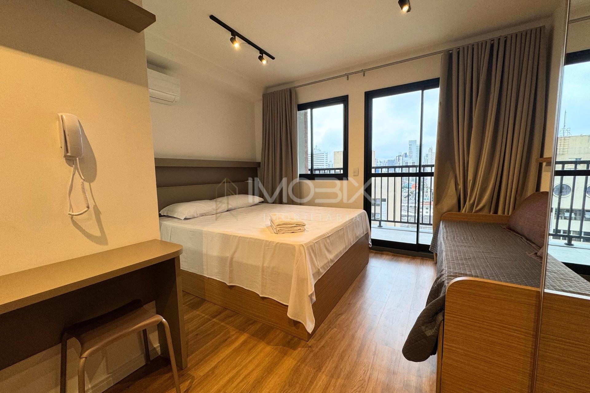 Apartamento Studio mobiliado e com sacada à venda no Centro - ...