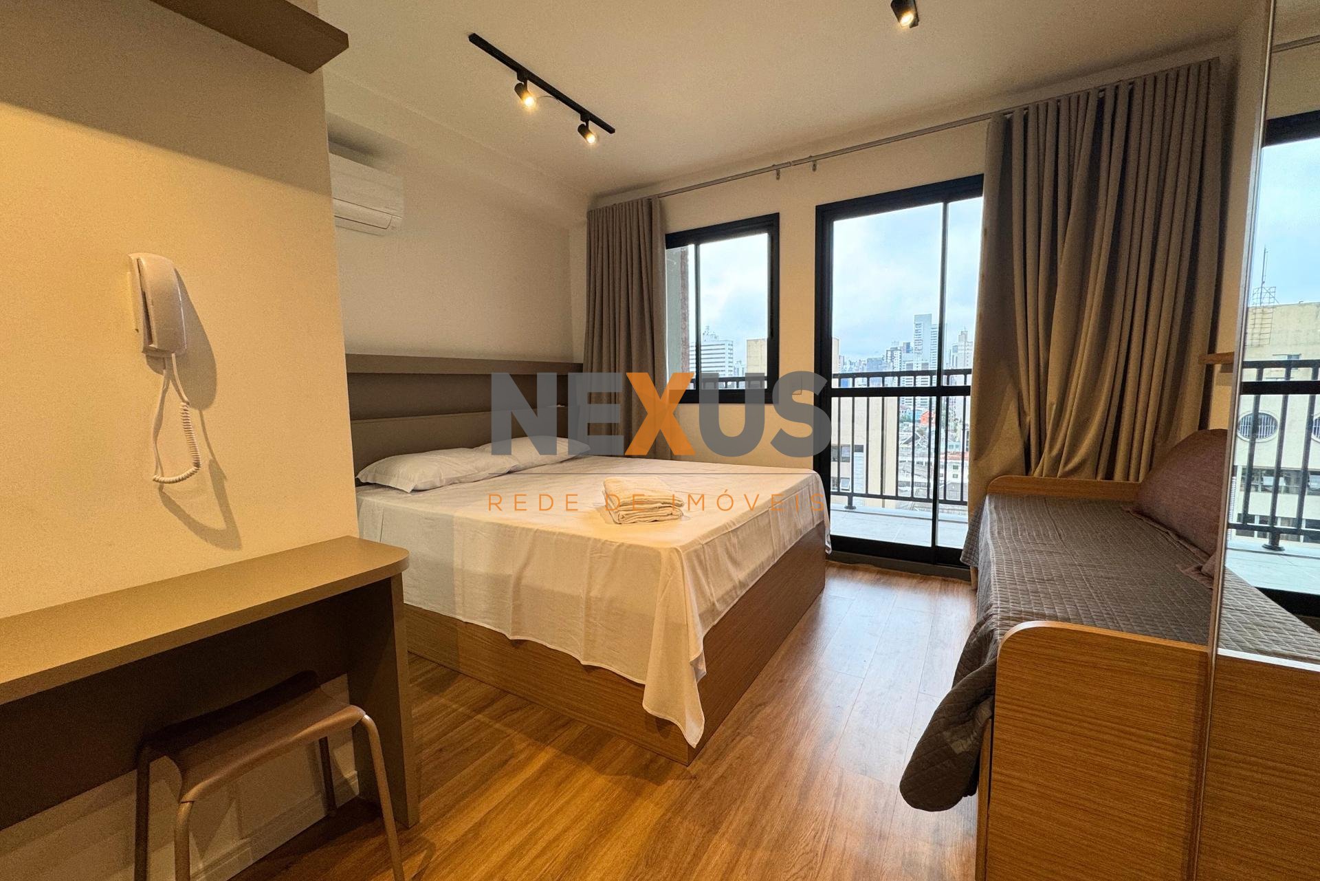 Apartamento Studio mobiliado e com sacada à venda no Centro - ...