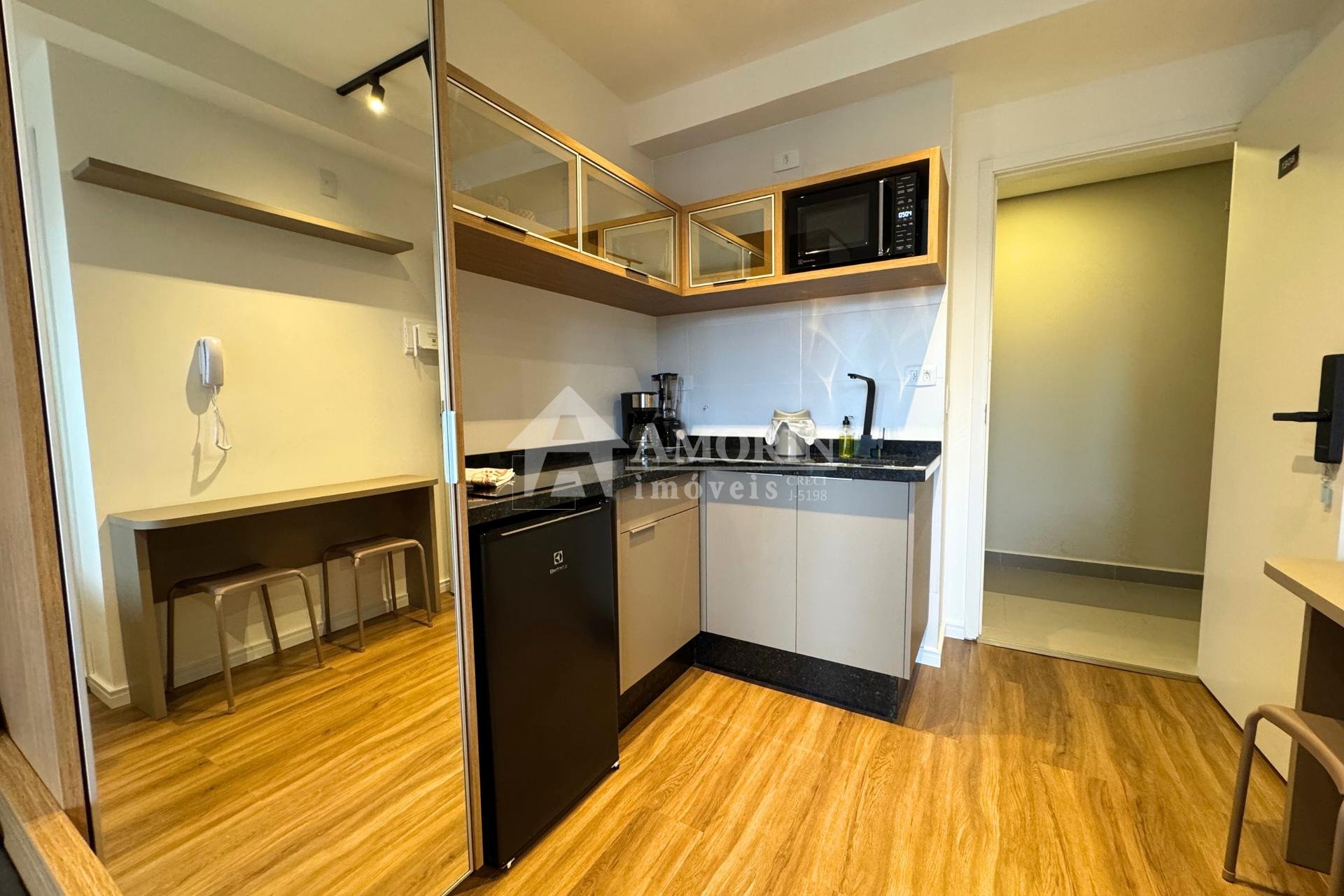 Apartamento Studio mobiliado e com sacada à venda no Centro - ...