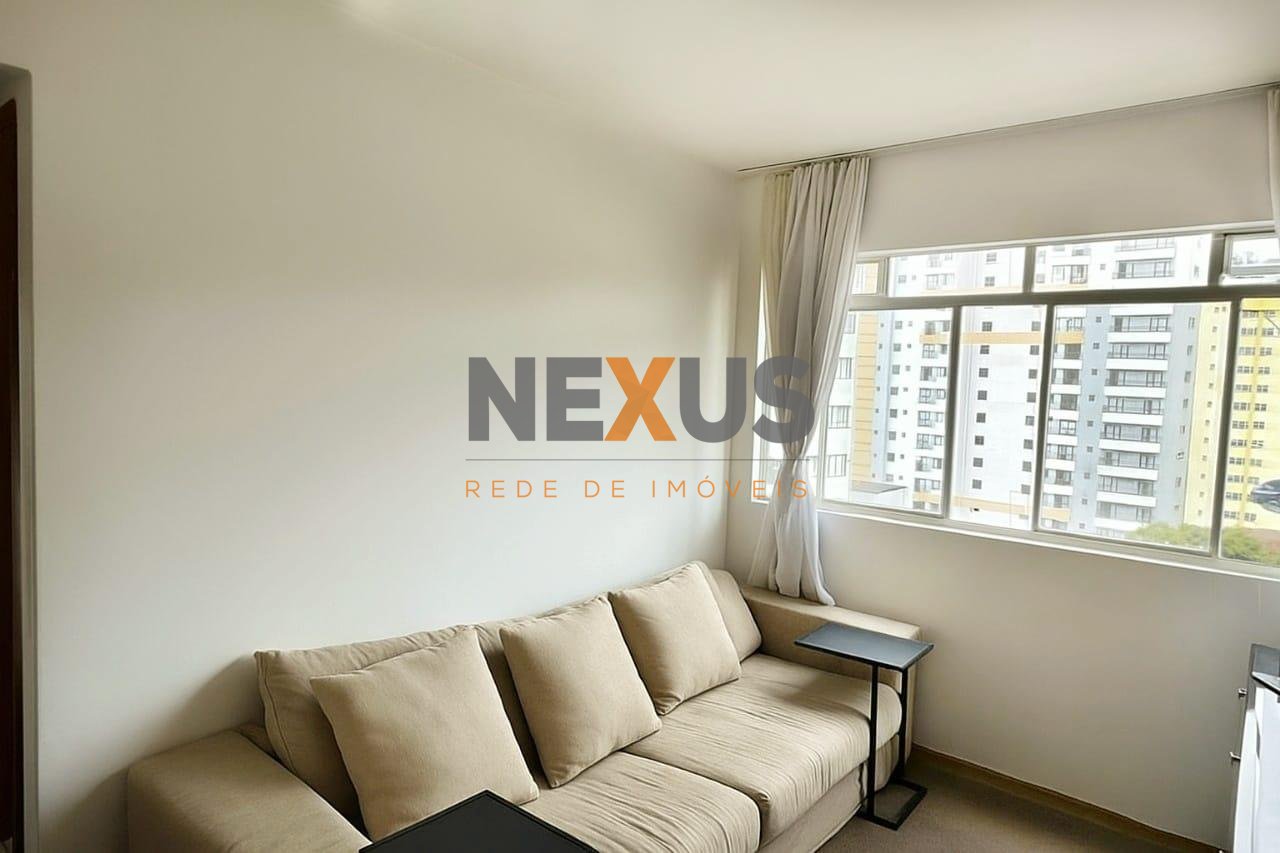 Apartamento ensolarado com vaga de garagem no Centro de Curitiba