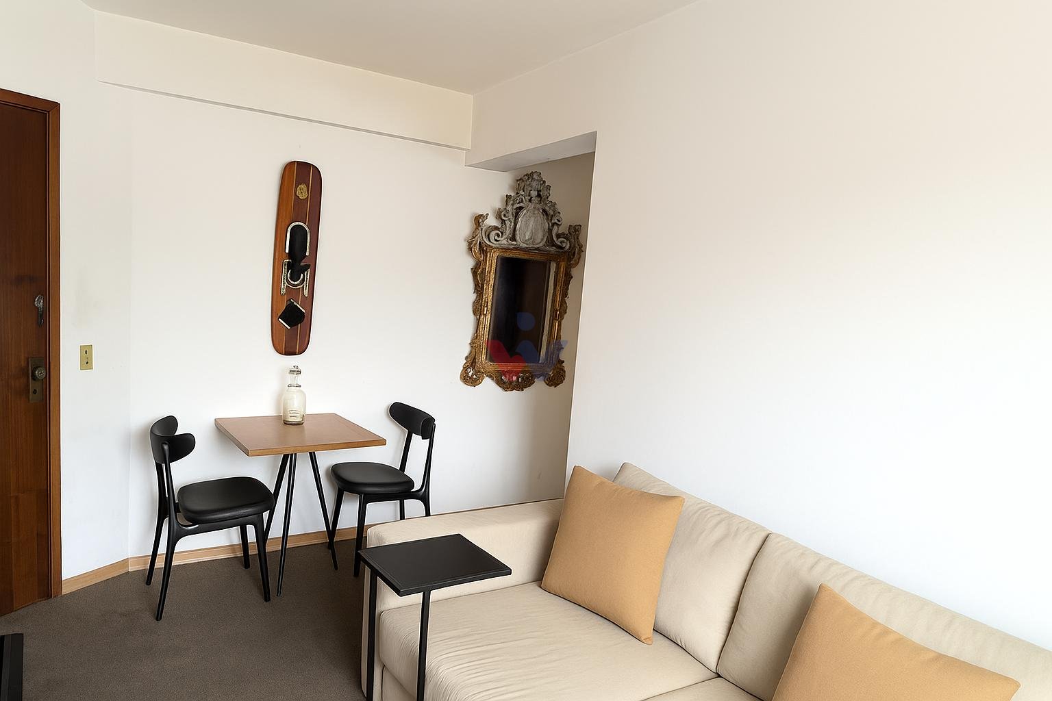 Apartamento ensolarado com vaga de garagem no Centro de Curitiba