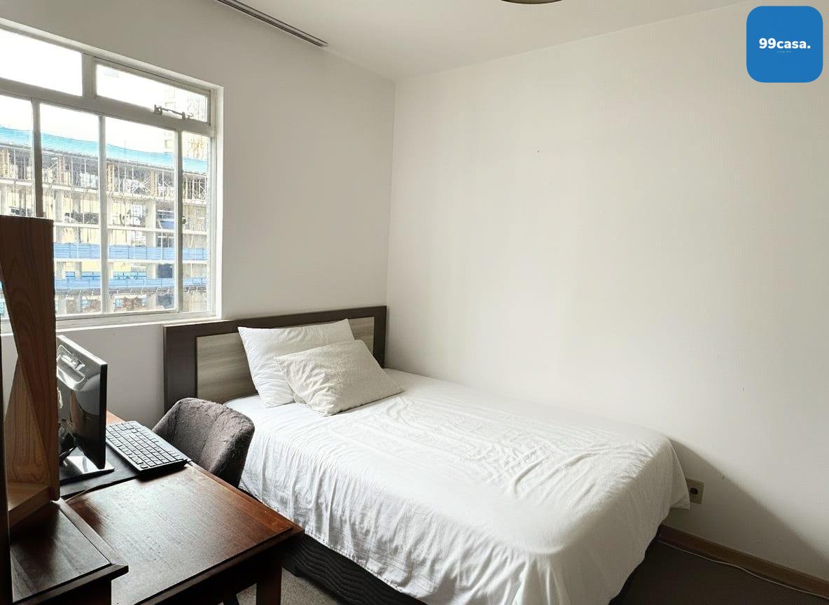 Apartamento ensolarado com vaga de garagem no Centro de Curitiba