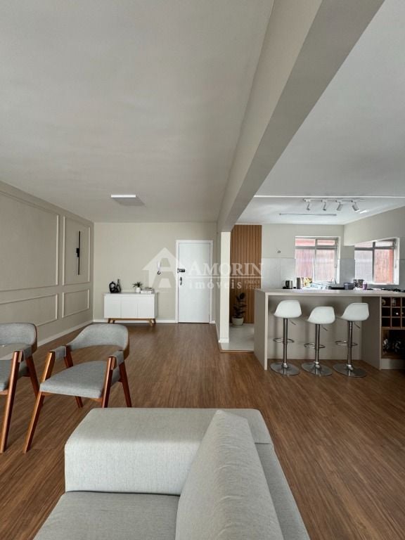 Apartamento decorado à venda no Água Verde, com 3 quartos e 2 ...