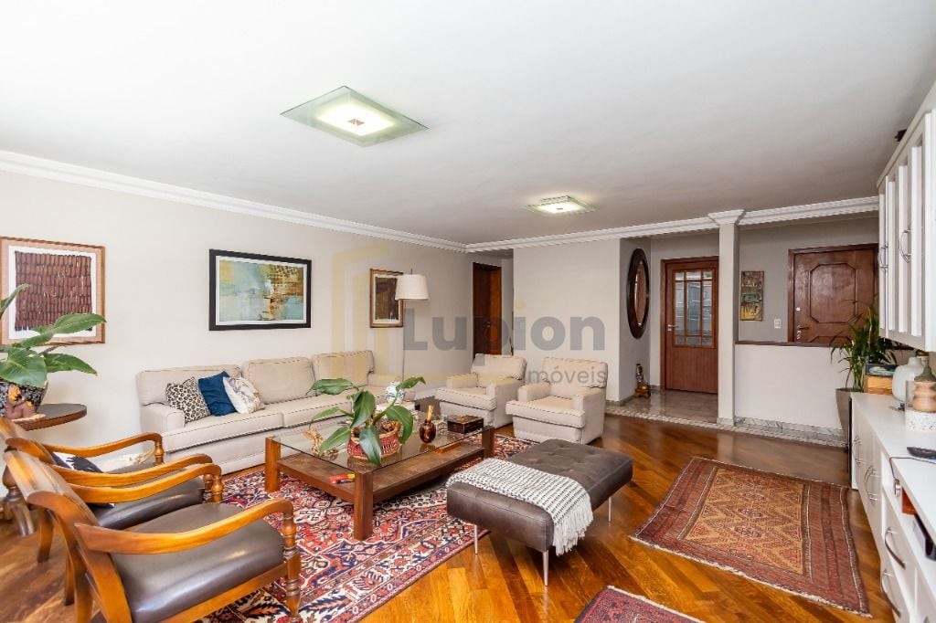 Apartamento com 3 quartos próximo da Praça do Japão - Curitiba PR