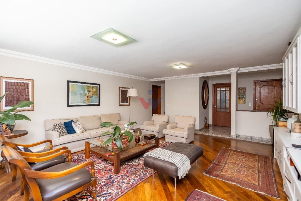 Apartamento com 3 quartos próximo da Praça do Japão - Curitiba PR