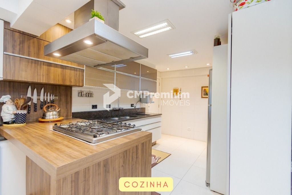 Apartamento reformado à venda com 4 suítes no Centro Cívico Cu...