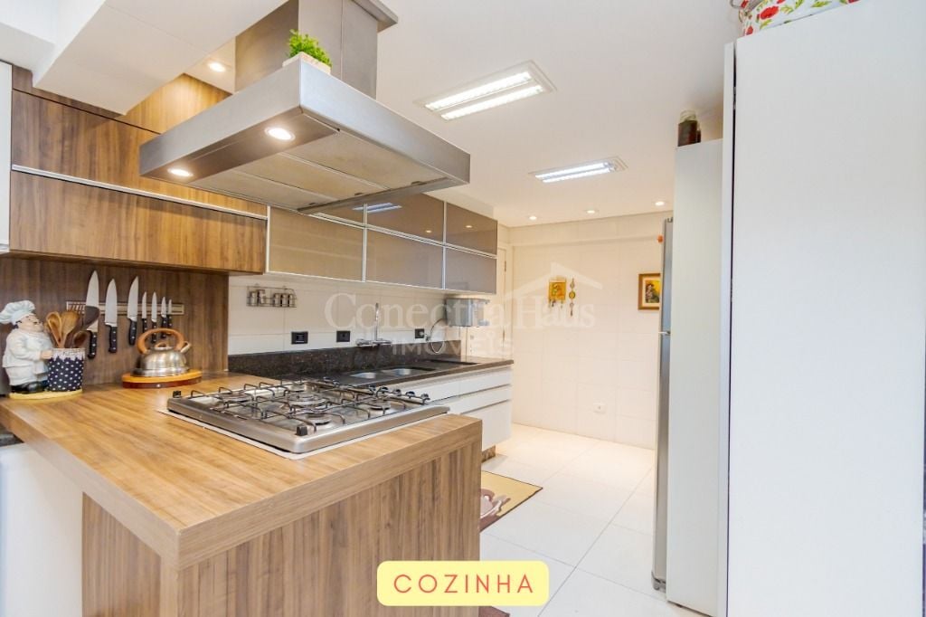Apartamento reformado à venda com 4 suítes no Centro Cívico Cu...
