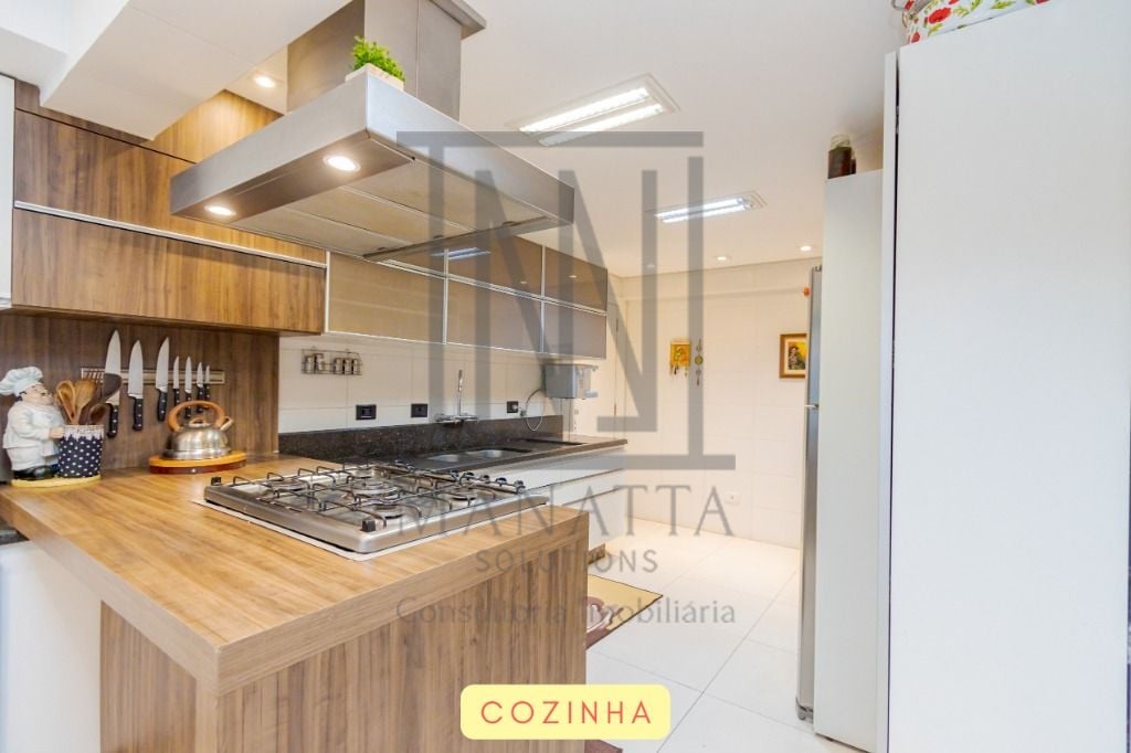 Apartamento reformado à venda com 4 suítes no Centro Cívico Cu...