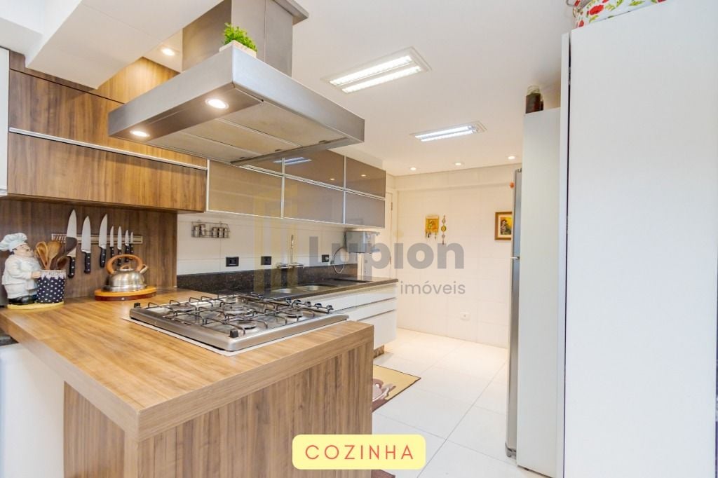 Apartamento reformado à venda com 4 suítes no Centro Cívico Cu...