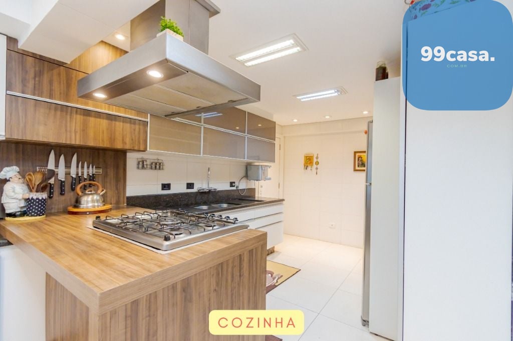 Apartamento reformado à venda com 4 suítes no Centro Cívico Cu...