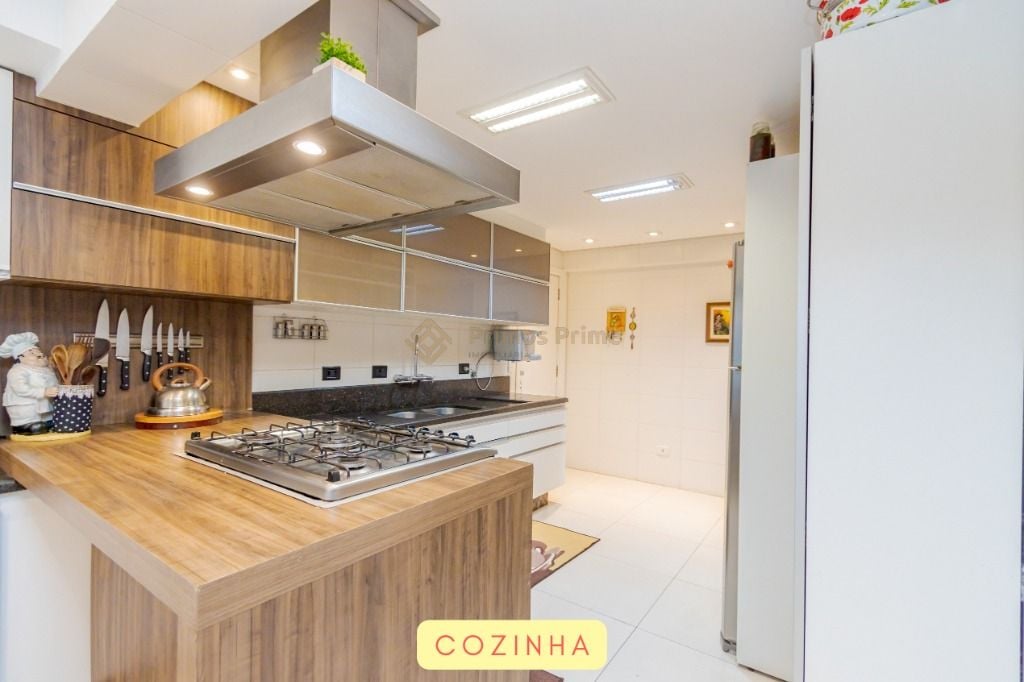 Apartamento reformado ? venda com 4 su?tes no Centro C?vico Cu...