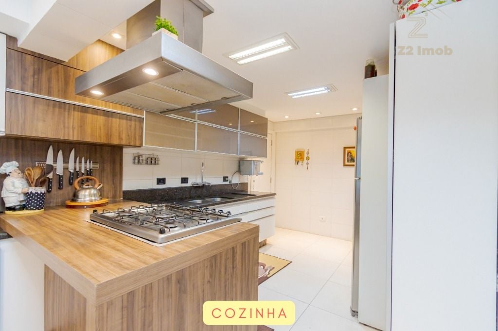 Apartamento reformado à venda com 4 suítes no Centro Cívico Cu...
