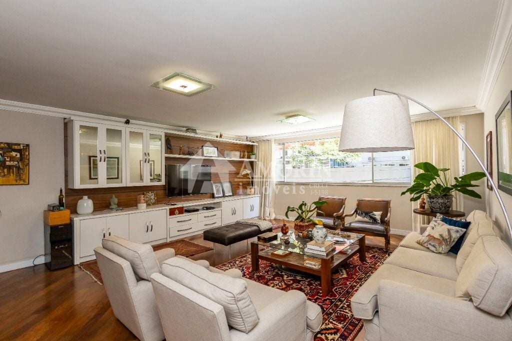 Apartamento com 3 quartos próximo da Praça do Japão - Curitiba PR