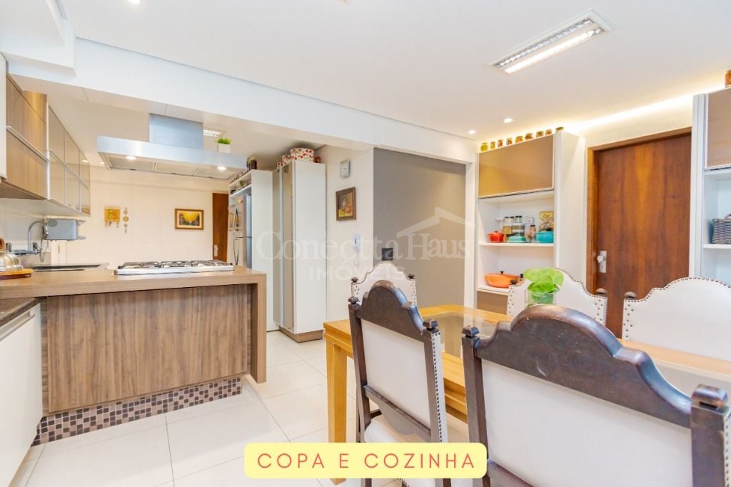Apartamento reformado à venda com 4 suítes no Centro Cívico Cu...