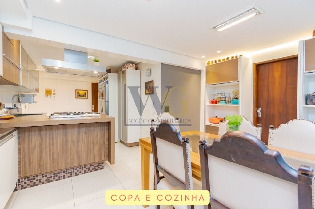 Apartamento reformado à venda com 4 suítes no Centro Cívico Cu...
