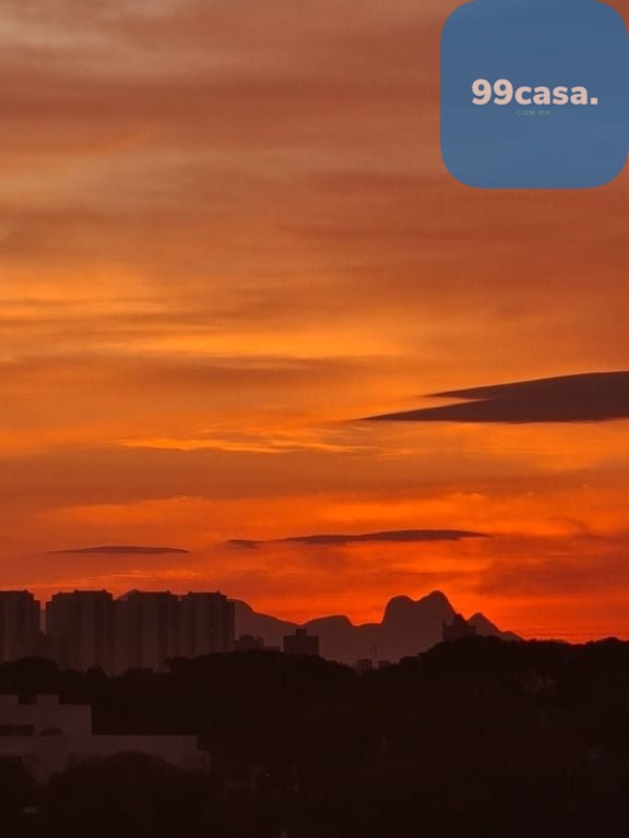 Cobertura mobiliada com 3 quartos no Água Verde em Curitiba PR