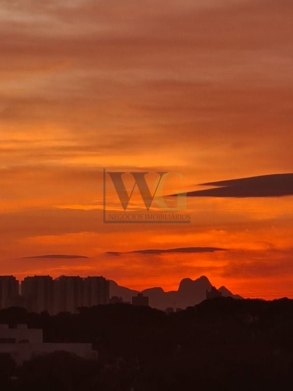 Cobertura mobiliada com 3 quartos no Água Verde em Curitiba PR