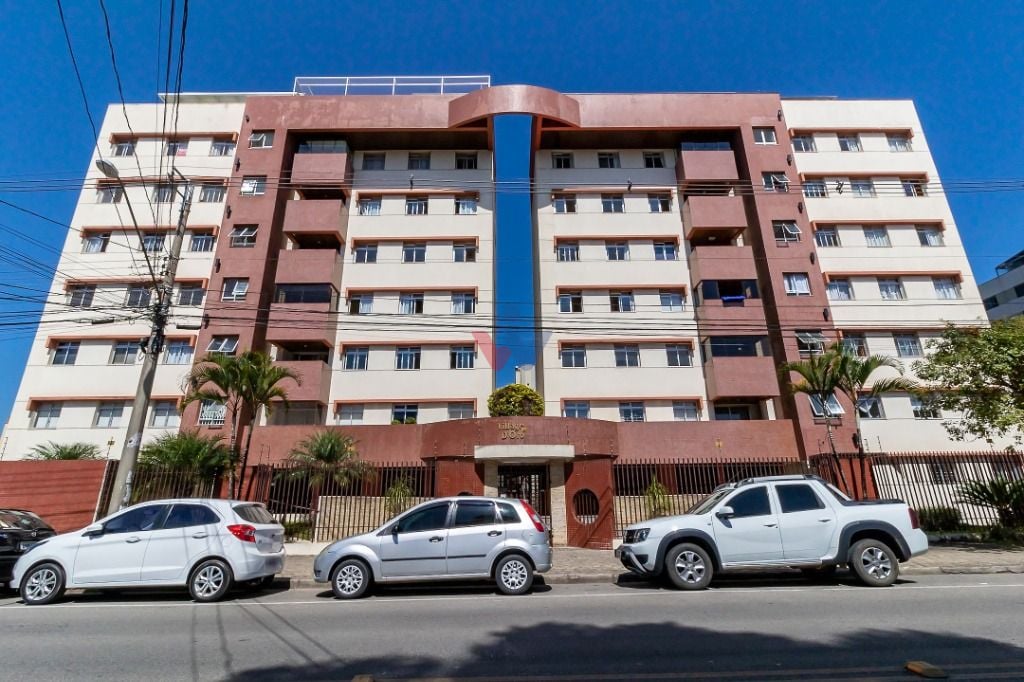 Cobertura mobiliada com 3 quartos no Água Verde em Curitiba PR