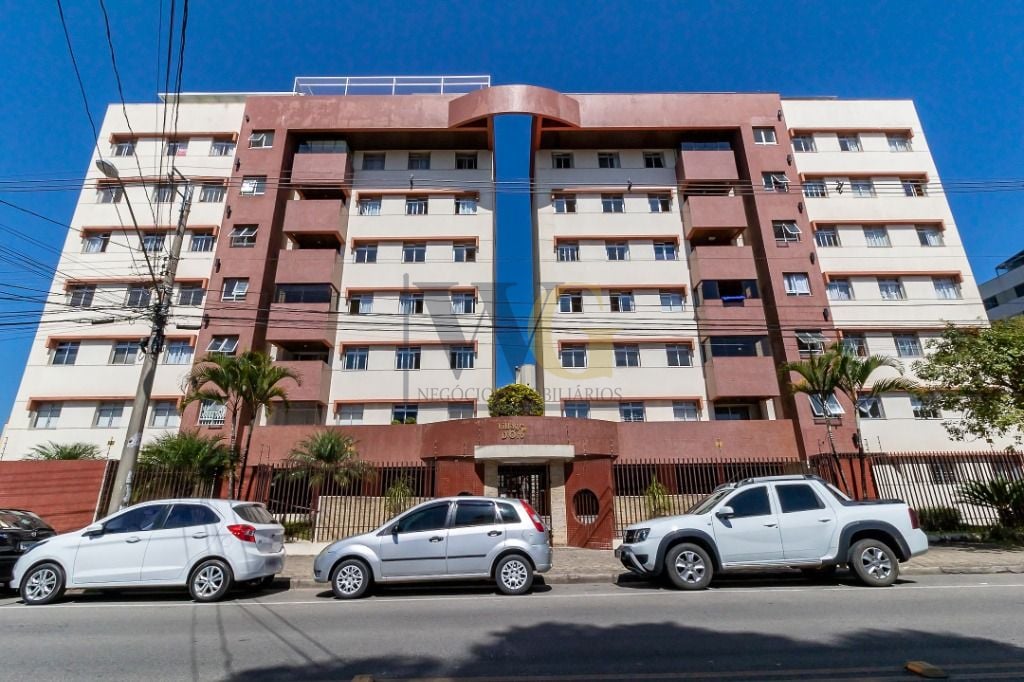 Cobertura mobiliada com 3 quartos no Água Verde em Curitiba PR