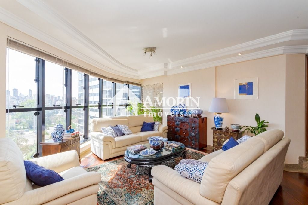 Apartamento à venda no Batel com 4 quartos, incluindo 2 suítes...