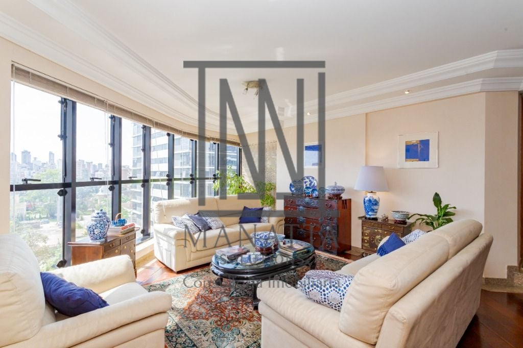 Apartamento à venda no Batel com 4 quartos, incluindo 2 suítes...