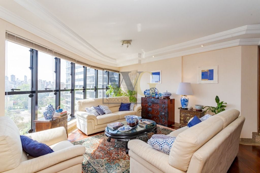 Apartamento à venda no Batel com 4 quartos, incluindo 2 suítes...