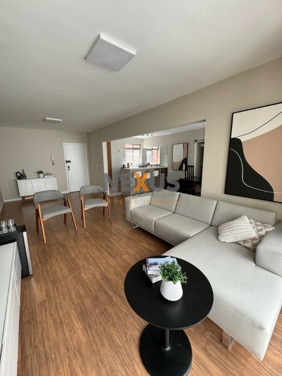 Apartamento decorado à venda no Água Verde, com 3 quartos e 2 ...
