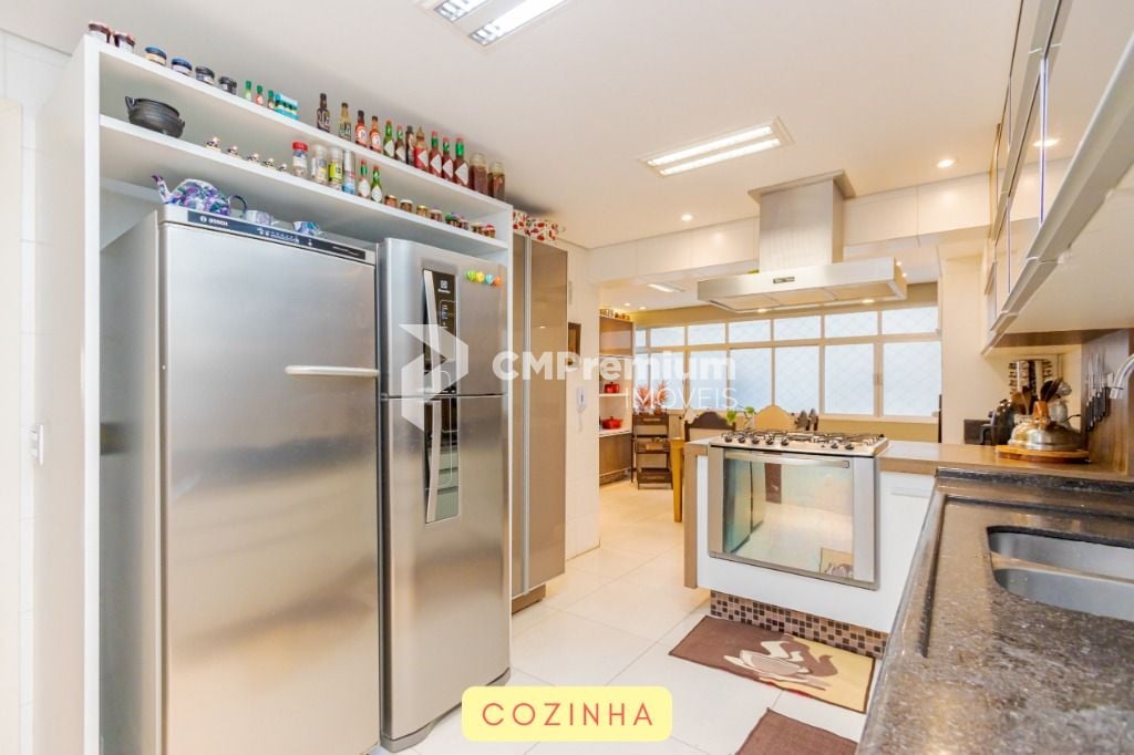 Apartamento reformado à venda com 4 suítes no Centro Cívico Cu...