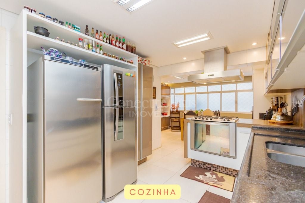 Apartamento reformado à venda com 4 suítes no Centro Cívico Cu...