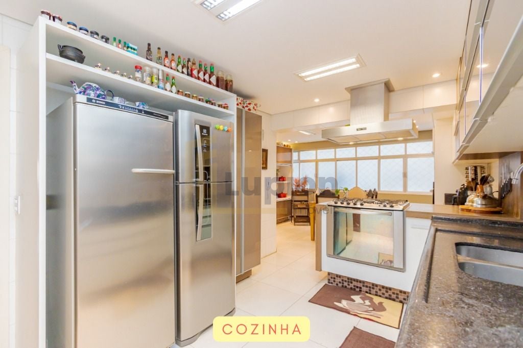 Apartamento reformado à venda com 4 suítes no Centro Cívico Cu...