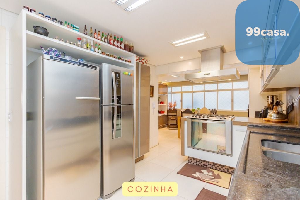 Apartamento reformado à venda com 4 suítes no Centro Cívico Cu...