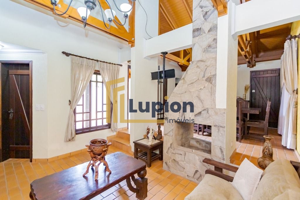Casa com 5 quartos à venda, 311 m  - Boa Vista - Curitiba PR