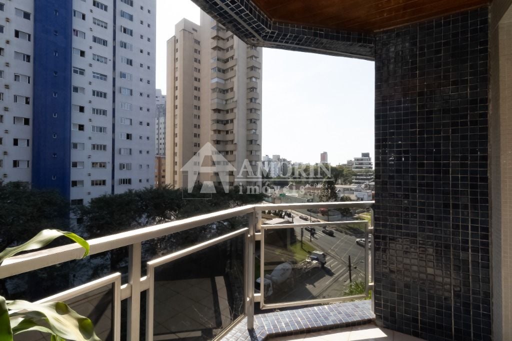 Apartamento com 3 suítes à venda no Água Verde - Curitiba PR