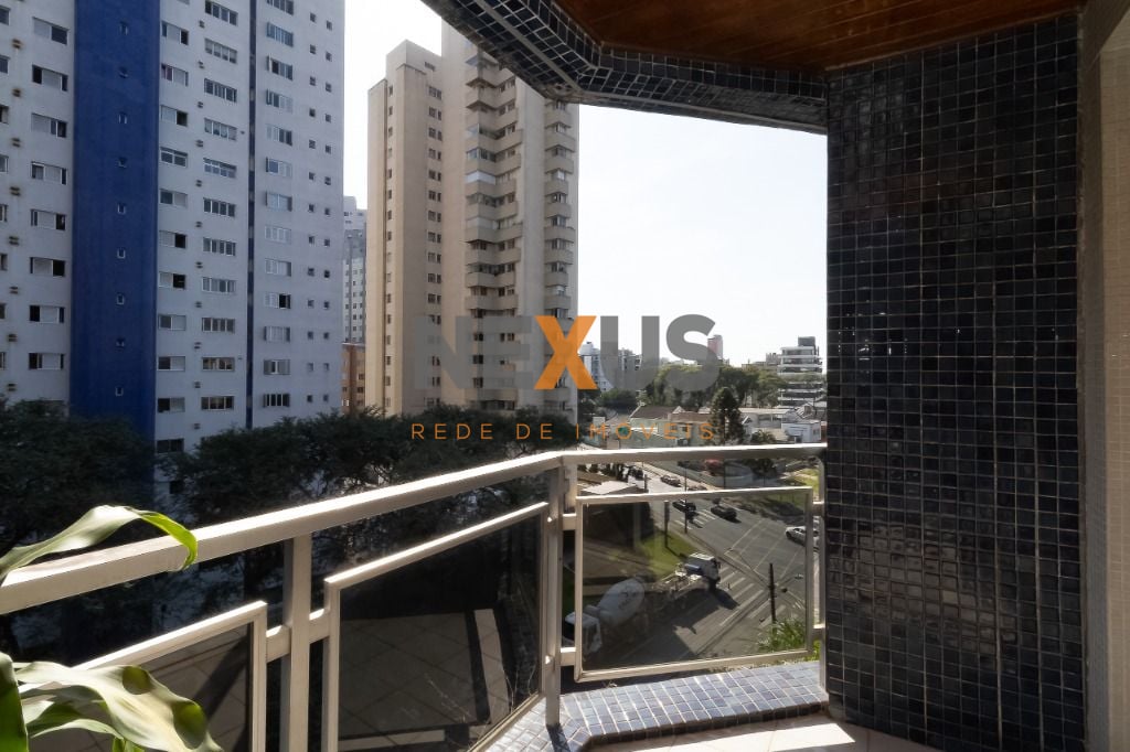 Apartamento com 3 suítes à venda no Água Verde - Curitiba PR