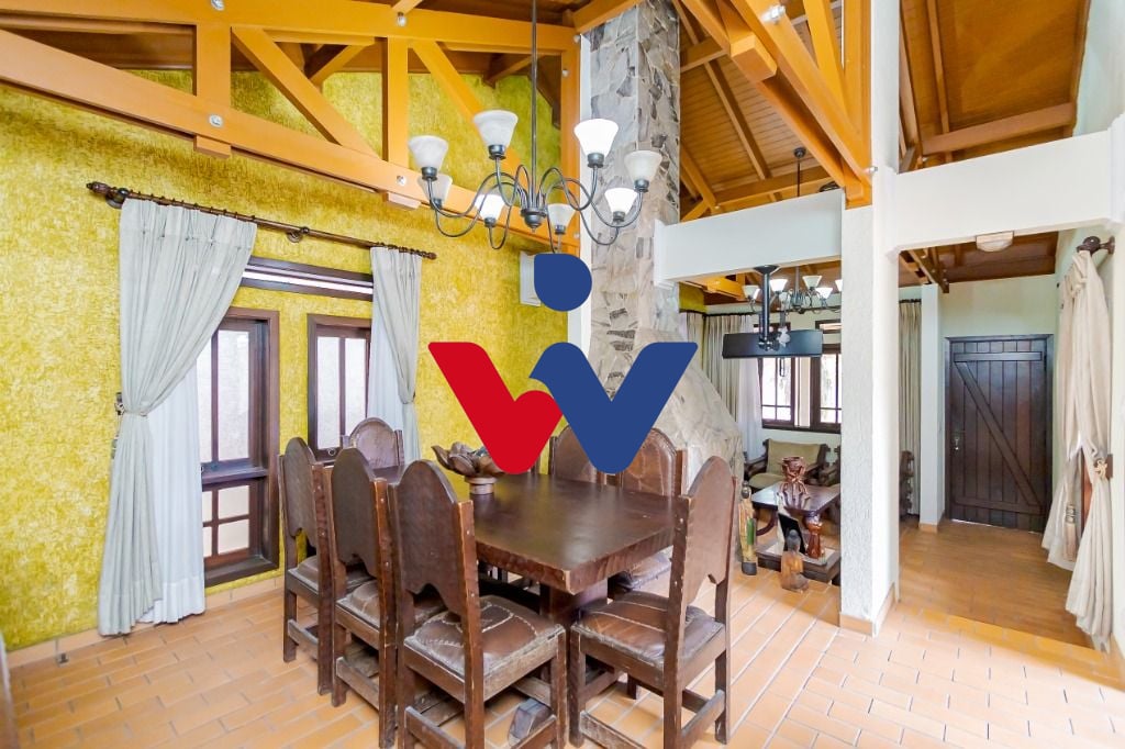 Casa com 5 quartos à venda, 311 m  - Boa Vista - Curitiba PR