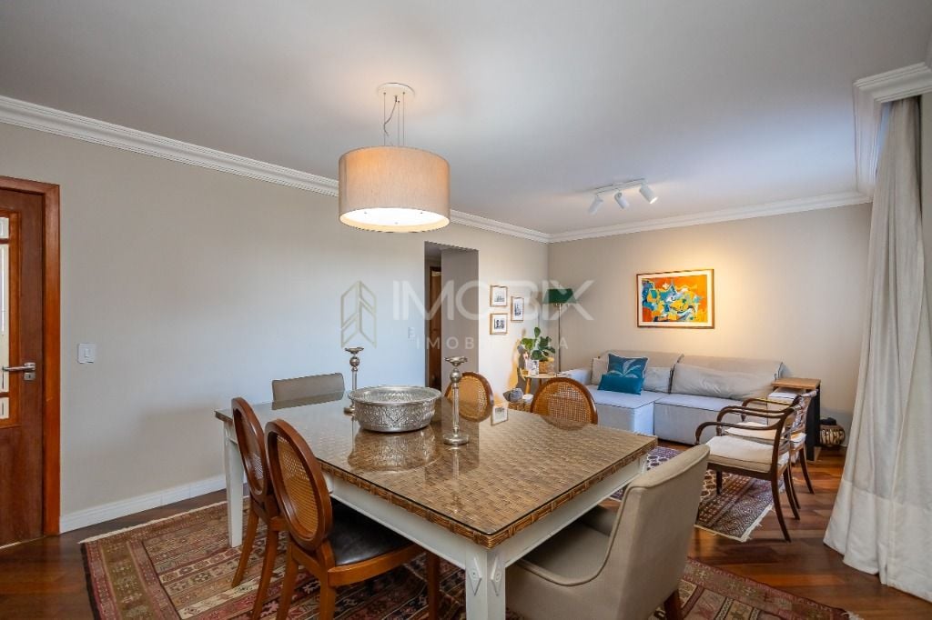 Apartamento com 3 quartos próximo da Praça do Japão - Curitiba PR