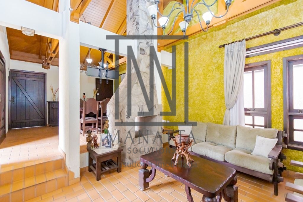 Casa com 5 quartos à venda, 311 m  - Boa Vista - Curitiba PR