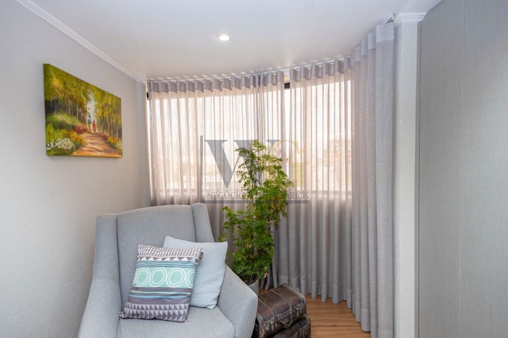 Cobertura mobiliada com 3 quartos no Água Verde em Curitiba PR