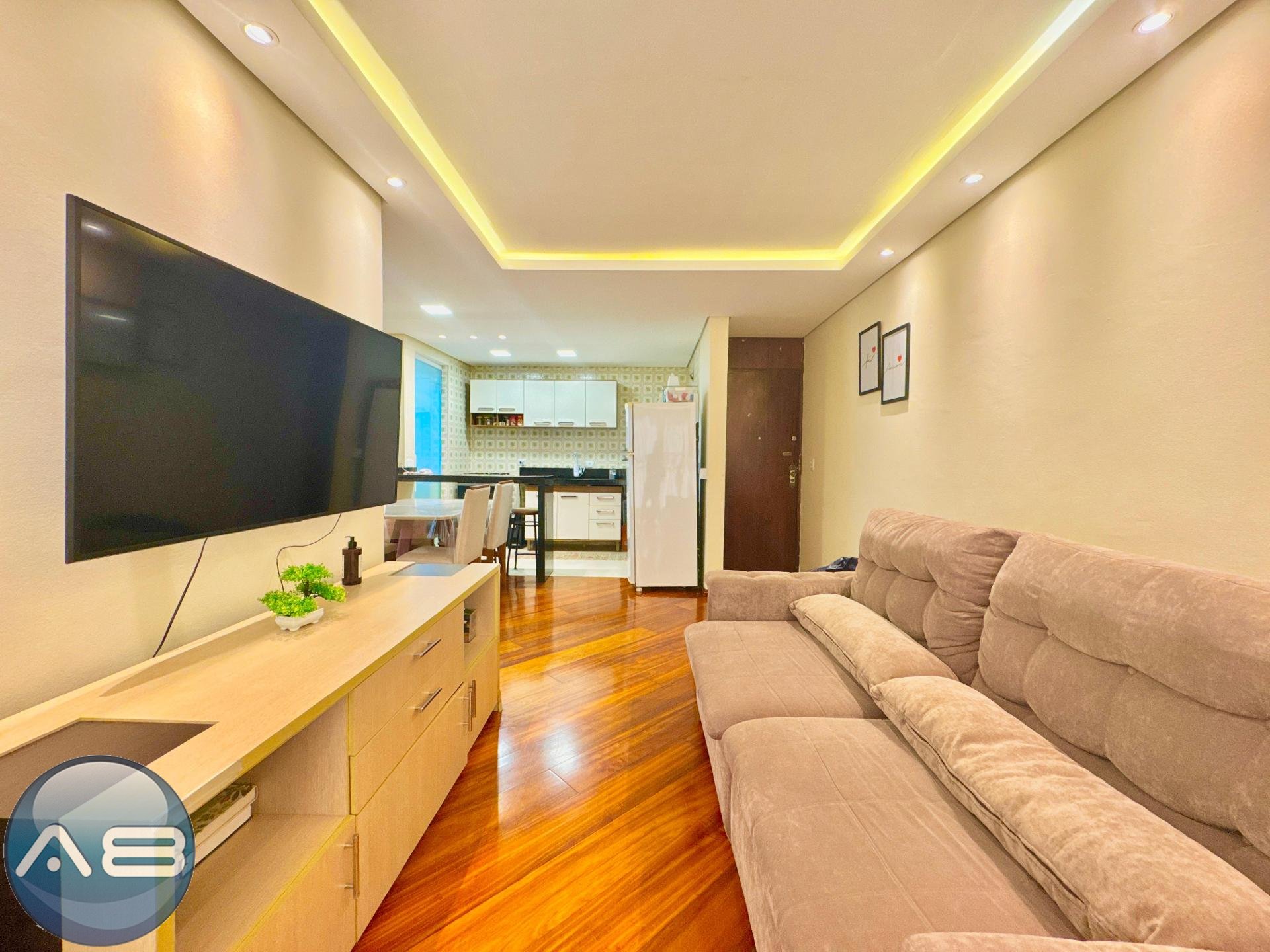 Apartamento à venda, novo mundo, possui 1 suíte, face Norte CU...