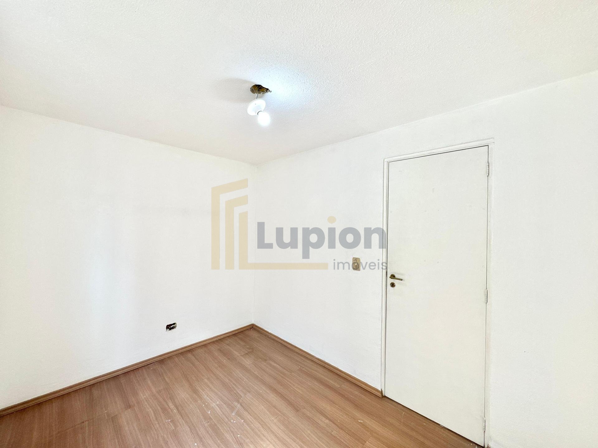 Apartamento à venda, sítio cercado,  Rua Alexandre Glenski CUR...