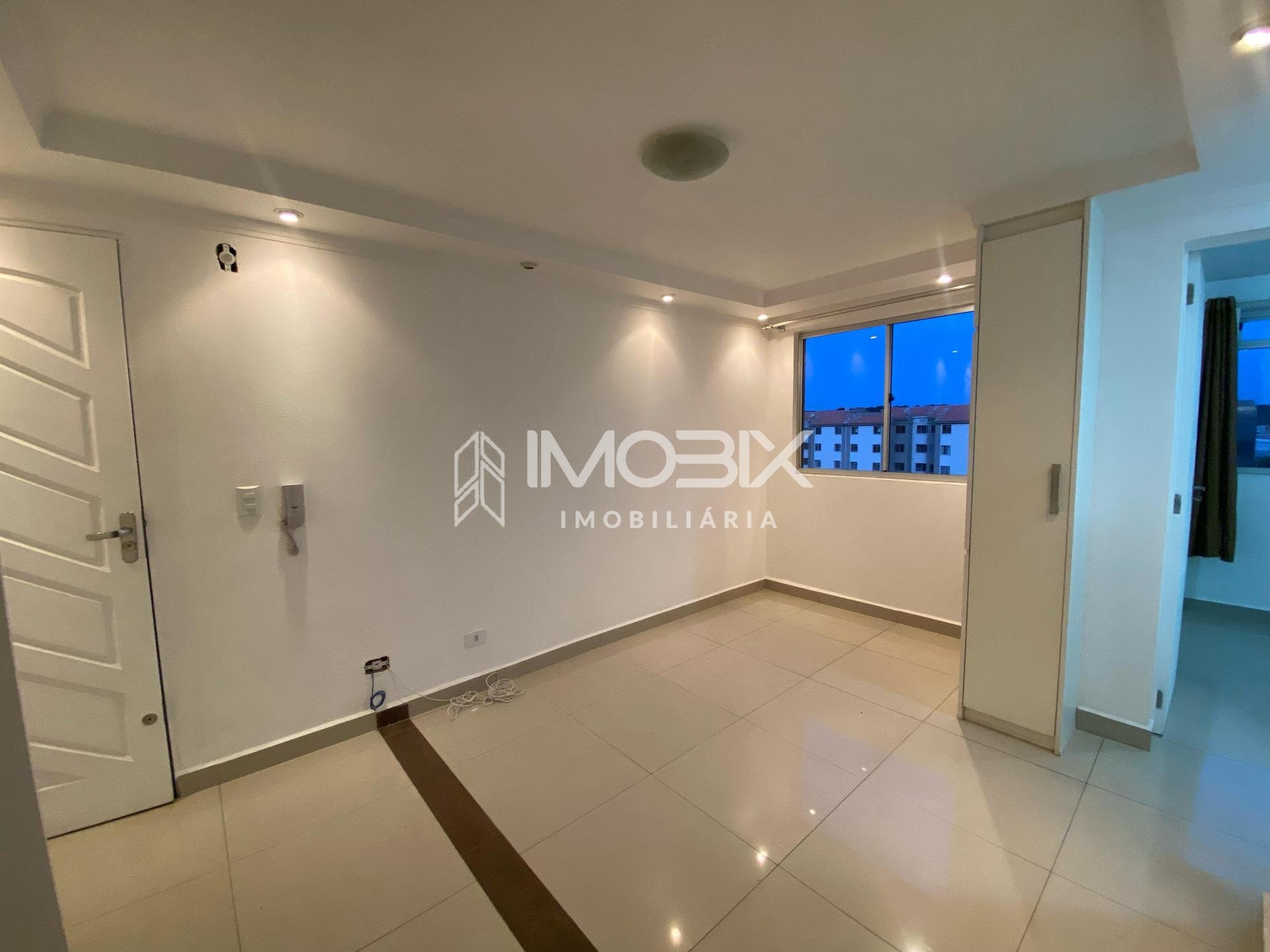 Apartamento a venda no Sítio Cercado | 2 dormitórios | Cozinha...